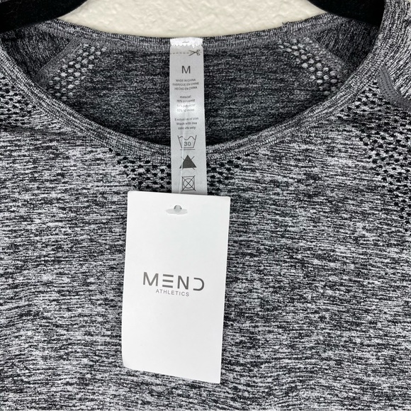 MEND CORE Seamless Dark Gray Sleeved Crop Top and Legging Set NWT - Picture 6 of 11